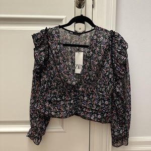Zara floral blouse💐 Never worn - in perfect condition.